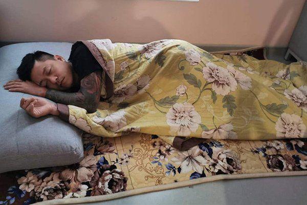 Đẹp trai lại khéo chăm vợ đẻ, nam ca sĩ Việt vẫn bị dân mạng chê làm màu-3