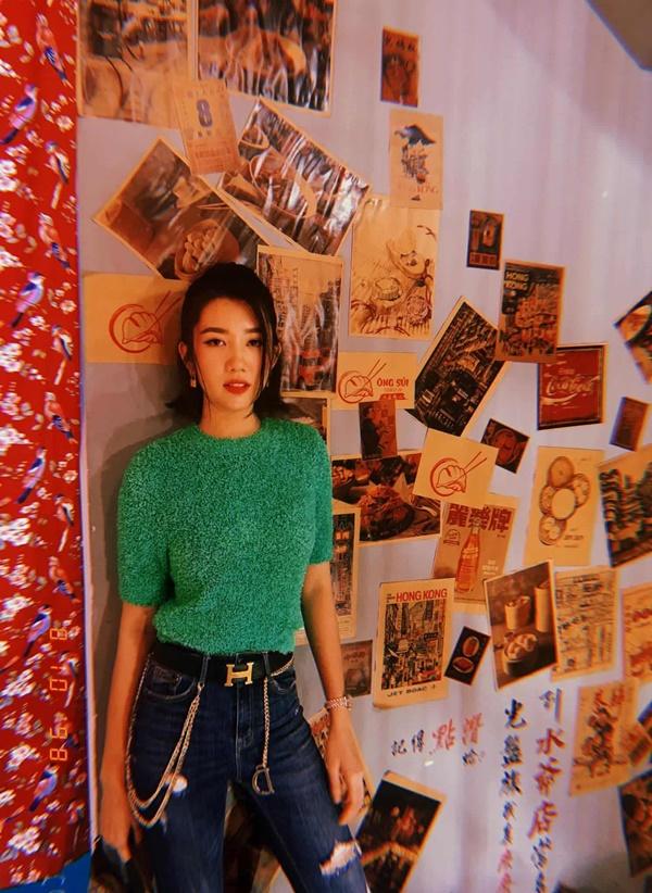 Bị hiểu lầm diện thảm cỏ xanh, Thúy Ngân tức giận bóc giá chiếc áo, ai nấy té ngửa-2