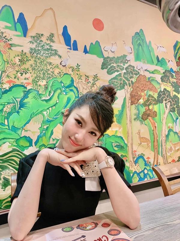 Bị hiểu lầm diện thảm cỏ xanh, Thúy Ngân tức giận bóc giá chiếc áo, ai nấy té ngửa-7