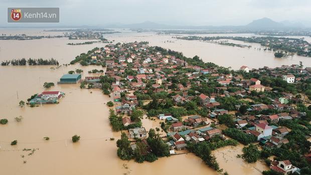 Chùm ảnh, video flycam: Cận cảnh lũ lịch sử nhấn chìm đường sá, ngập hàng ngàn ngôi nhà ở Quảng Bình-10