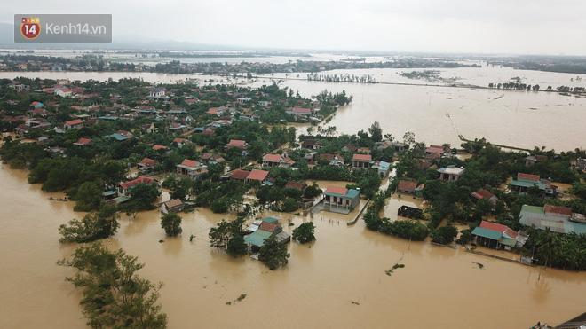 Chùm ảnh, video flycam: Cận cảnh lũ lịch sử nhấn chìm đường sá, ngập hàng ngàn ngôi nhà ở Quảng Bình-6