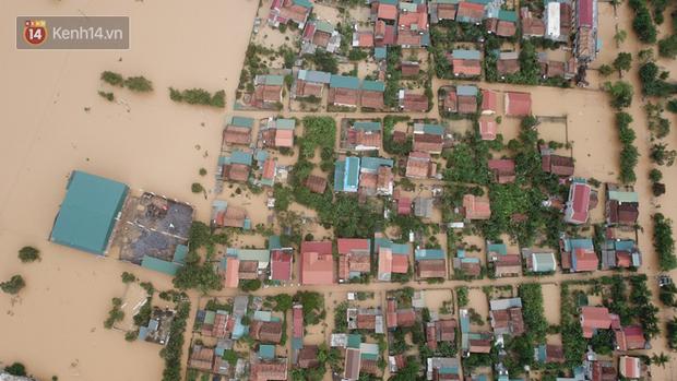 Chùm ảnh, video flycam: Cận cảnh lũ lịch sử nhấn chìm đường sá, ngập hàng ngàn ngôi nhà ở Quảng Bình-9