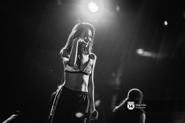 Clip Suboi diễn 1 năm trước bỗng hot trở lại, netizen khen flow đỉnh nhưng chê lyrics sáo rỗng, lại còn ăn mặc phản cảm?-3