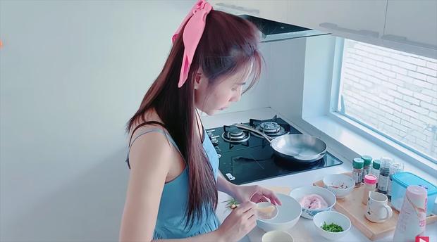 Trốn chồng, Thuỷ Tiên ở nhà tranh thủ làm món ăn yêu thích để ăn một mình-2