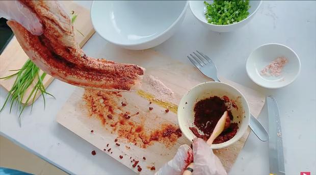 Trốn chồng, Thuỷ Tiên ở nhà tranh thủ làm món ăn yêu thích để ăn một mình-4