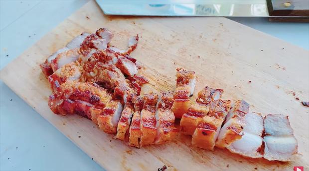 Trốn chồng, Thuỷ Tiên ở nhà tranh thủ làm món ăn yêu thích để ăn một mình-7