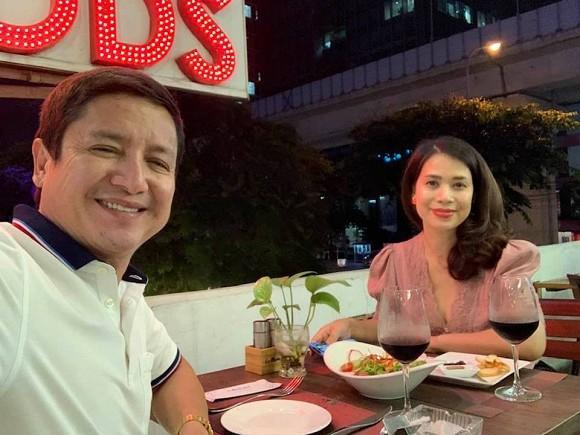 Bị chỉ trích khi viết thơ tình tặng bạn gái doanh nhân, Chí Trung đáp trả tiện thể nói chuyện kết hôn lần 2-5