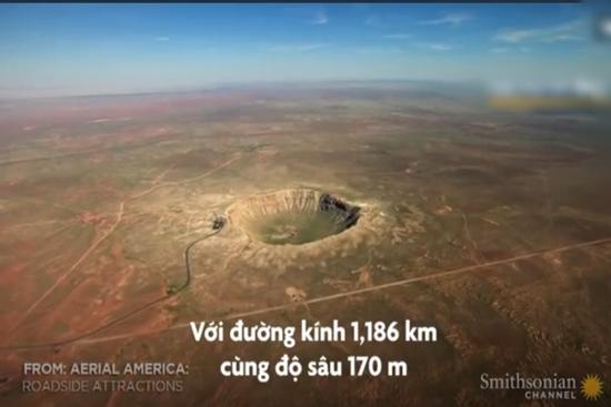 Hố thiên thạch 50.000 năm tuổi nhìn từ trên cao