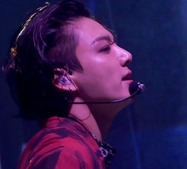 Jungkook độc chiếm MXH ngày thứ 2 Map Of The Soul ON:E nhờ sexy tột cùng-4