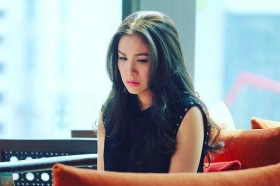 Buổi sáng chồng hằn học gọi về ký đơn, tối tôi ghé qua thì chứng kiến cảnh tượng kinh hoàng