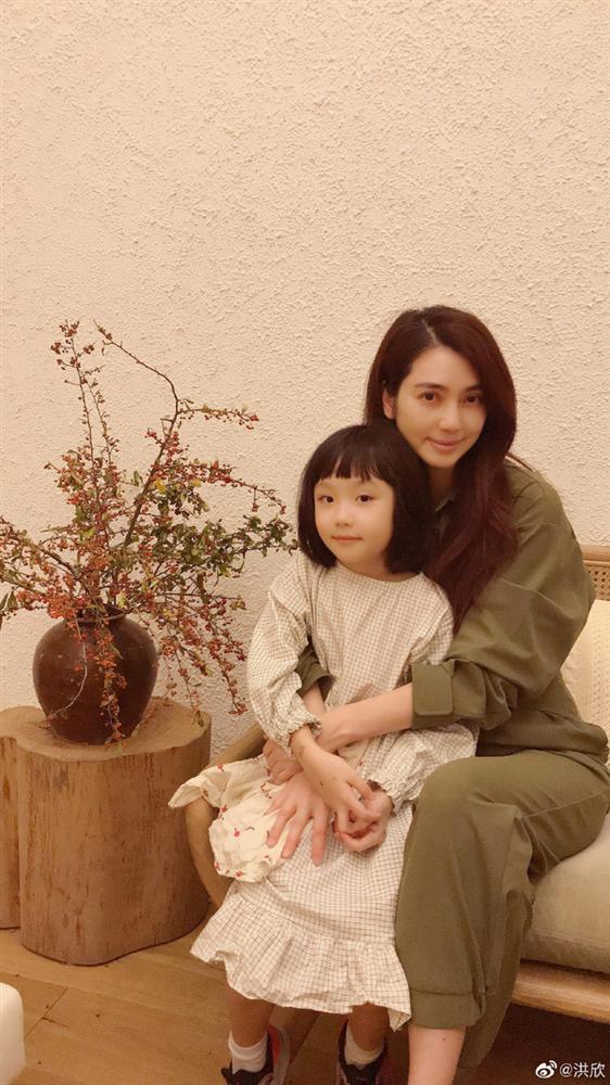 Trương Đan Phong chúc mừng sinh nhật Hồng Hân nhưng lại bị đồn đã ly hôn vì chi tiết này-2