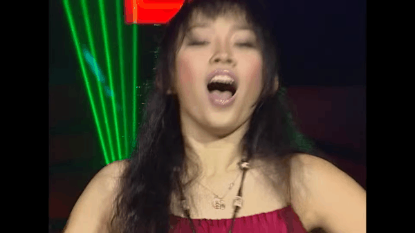 Tóc Tiên tắt tiếng, vọt lẹ khi xem lại clip của chính mình 10 năm trước-4