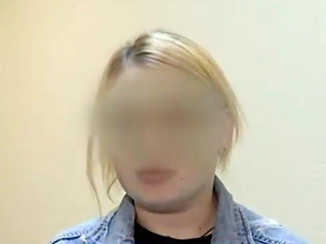 Người mẹ mang con gái đến chợ đen bán chỉ vì... thiếu tiền mua boot-1