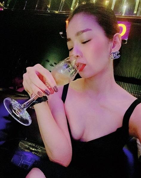 Lệ Quyên tuổi 39 chăm diện mốt khoe nội y kém duyên, nhiều lúc còn thả rông-10