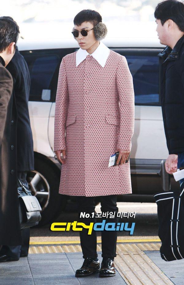 G-Dragon lên đồ Cái Bang, chưa hốt bằng có người mặc cả áo choàng tắm ra sân bay-7