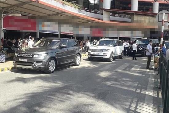 Dàn siêu xe đón dâu ở Hà Nội là của đại gia nào?