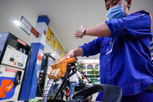 Giá xăng tăng nhẹ-1