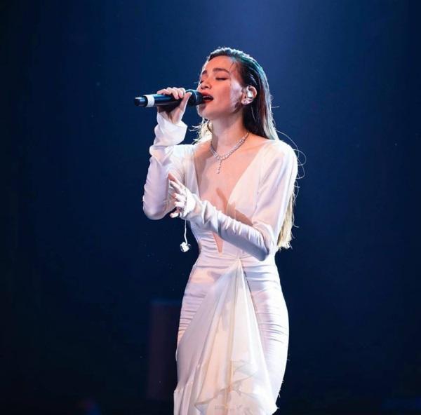 Đưa con đi chơi, Hồ Ngọc Hà đeo sương sương 4 chiếc nhẫn kim cương giá gần chục tỷ-8