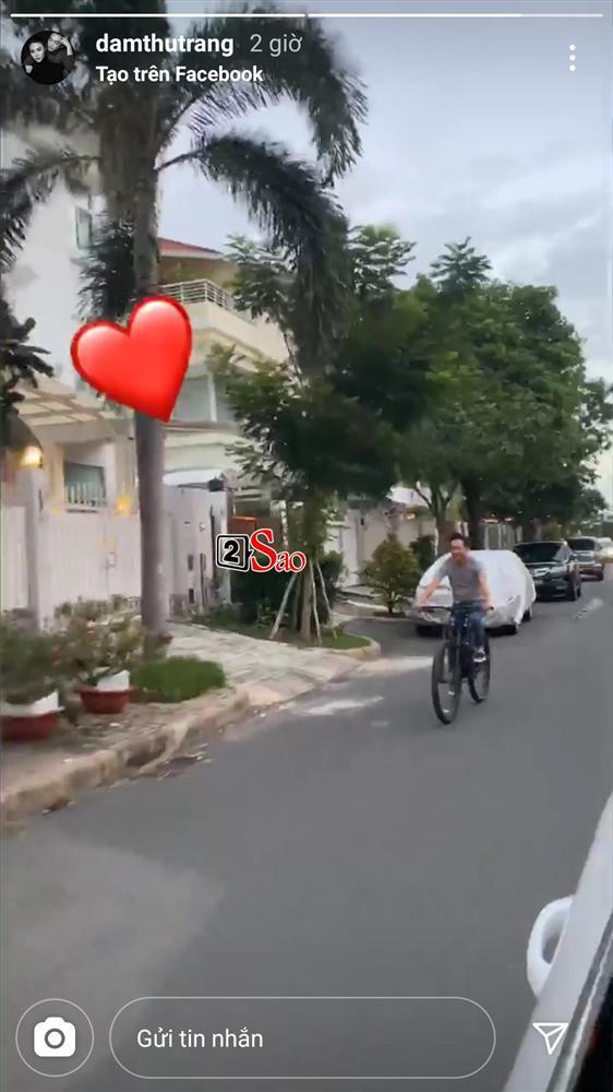 Không xế hộp bạc tỷ, vợ chồng Cường Đô La vi vu xe đạp trên phố gây chú ý-5
