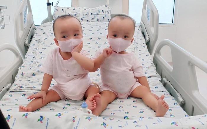 Trúc Nhi - Diệu Nhi ở nhà: Khỏe mạnh, tươi tắn, vẫn quen ngủ chổng mông như trong viện-9