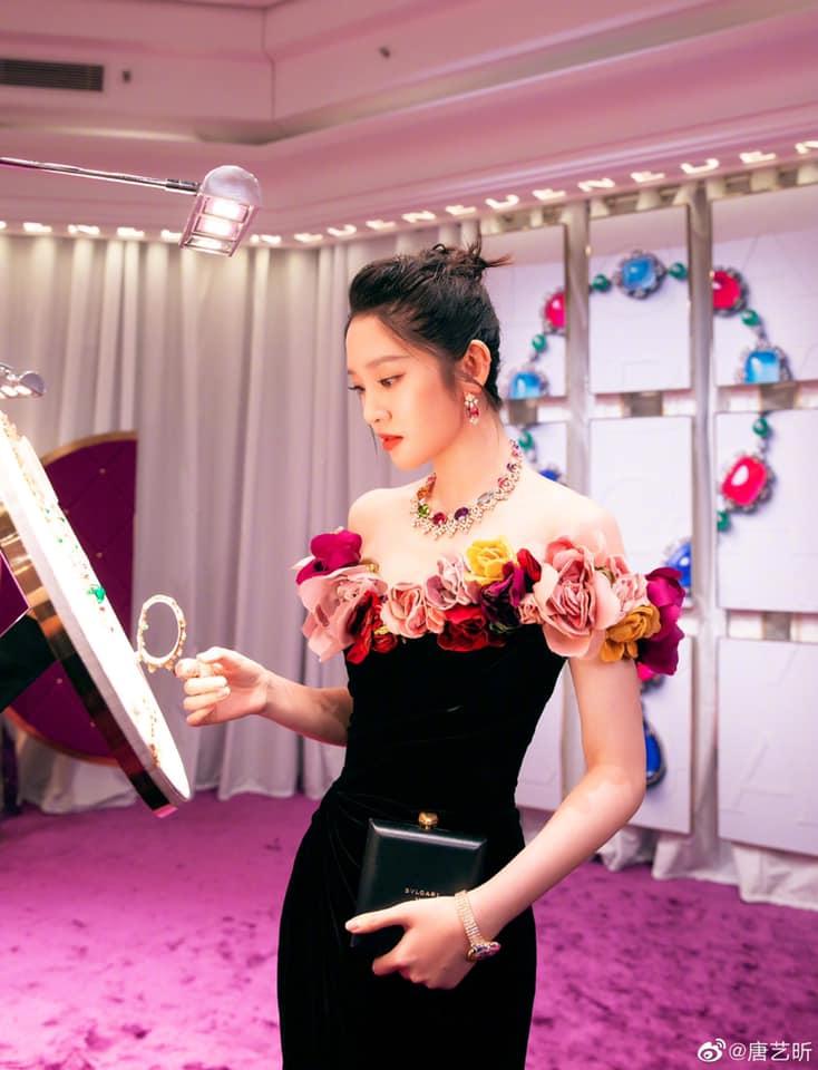 Mẹ bỉm hot nhất Cbiz vừa tái xuất đã chiếm trọn top tìm kiếm-8