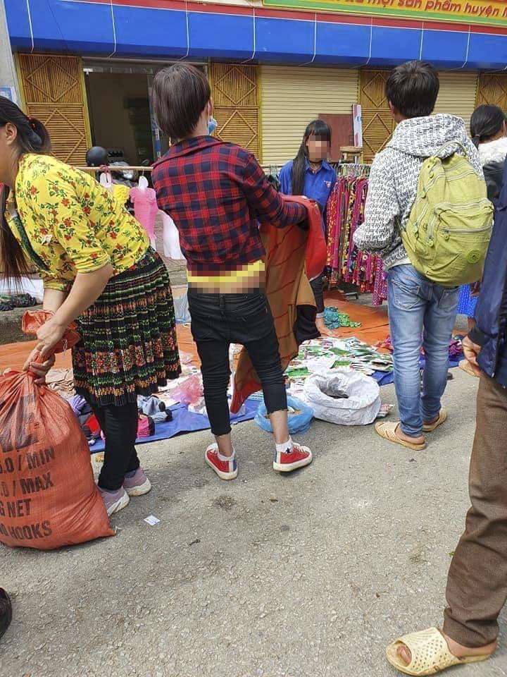 Mặc quần tụt nhưng không có đồ lót, chàng trai Việt để lộ vòng 3 cực phản cảm-1