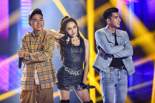 BigDaddy mắt sáng như đèn pha khi Emily tình tứ bên trai đẹp King Of Rap-1