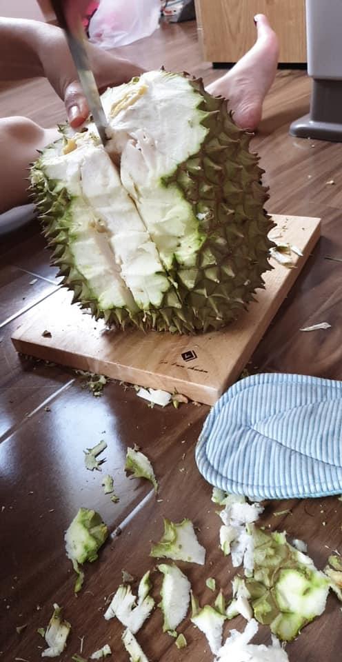 Cặp trai gái xé vỏ dừa ngày đầu hò hẹn, dân mạng lập tức khoe thành quả còn xịn xò hơn-8