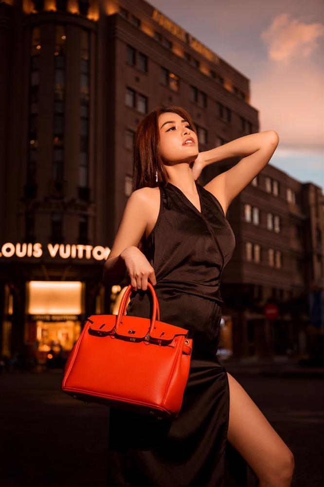 Hoa hậu Di Khả Hân sành điệu xuống phố hưởng sắc thu-1