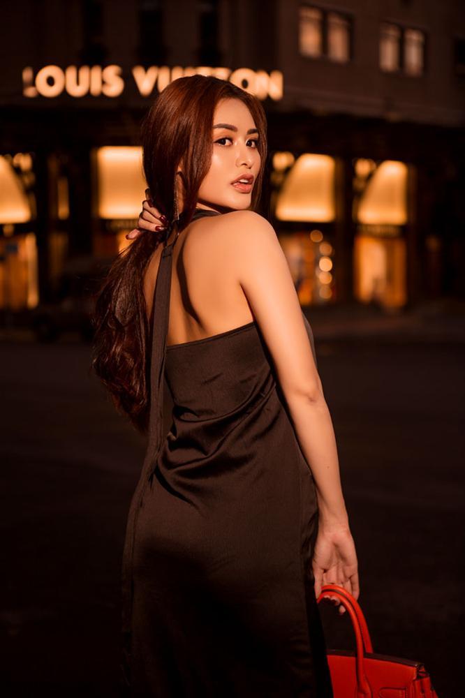 Hoa hậu Di Khả Hân sành điệu xuống phố hưởng sắc thu-2