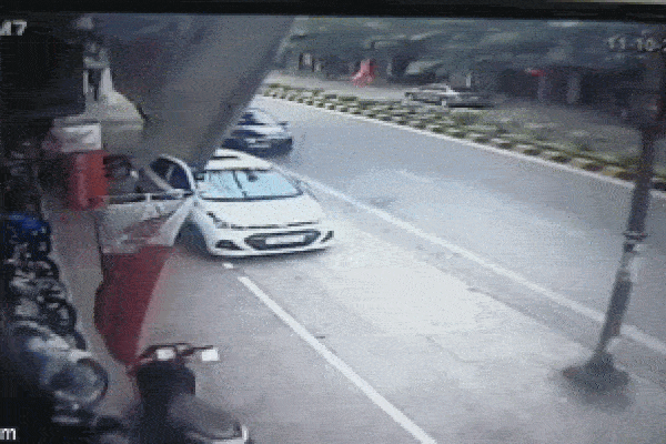 Clip: Lại thêm 1 người lớn xúi trẻ nhỏ đi ăn trộm ở TP.HCM-3