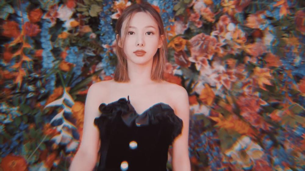 BLACKPINK Jennie chặt đẹp chị cả TWICE khi đụng hàng-4