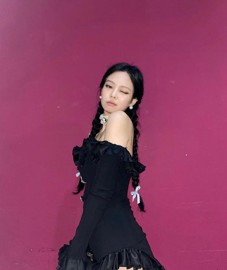 BLACKPINK Jennie chặt đẹp chị cả TWICE khi đụng hàng-2