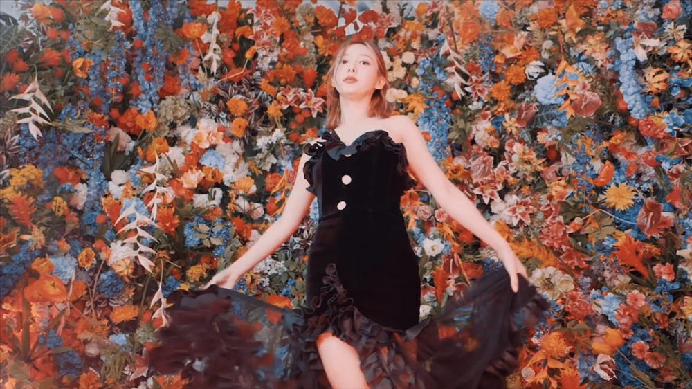 BLACKPINK Jennie chặt đẹp chị cả TWICE khi đụng hàng-6