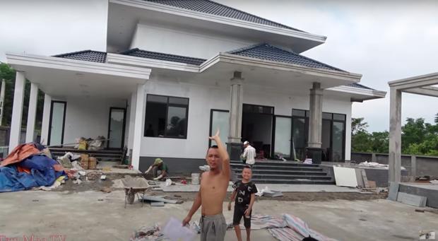 Hé lộ cơ ngơi mới hoành tráng của anh em triệu view Tam Mao TV-3