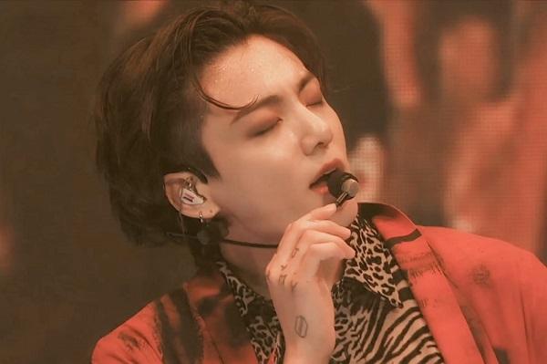 Hết dẫn đầu top trending, Jungkook lại lạc vào đề thi Đại học Malaysia-2