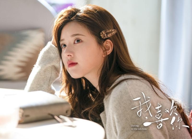 Cùng nói về nhân vật của mình trong phim nhưng Lưu Thi Thi được khen có EQ cao và khiêm tốn hơn hẳn Triệu Lộ Tư-1