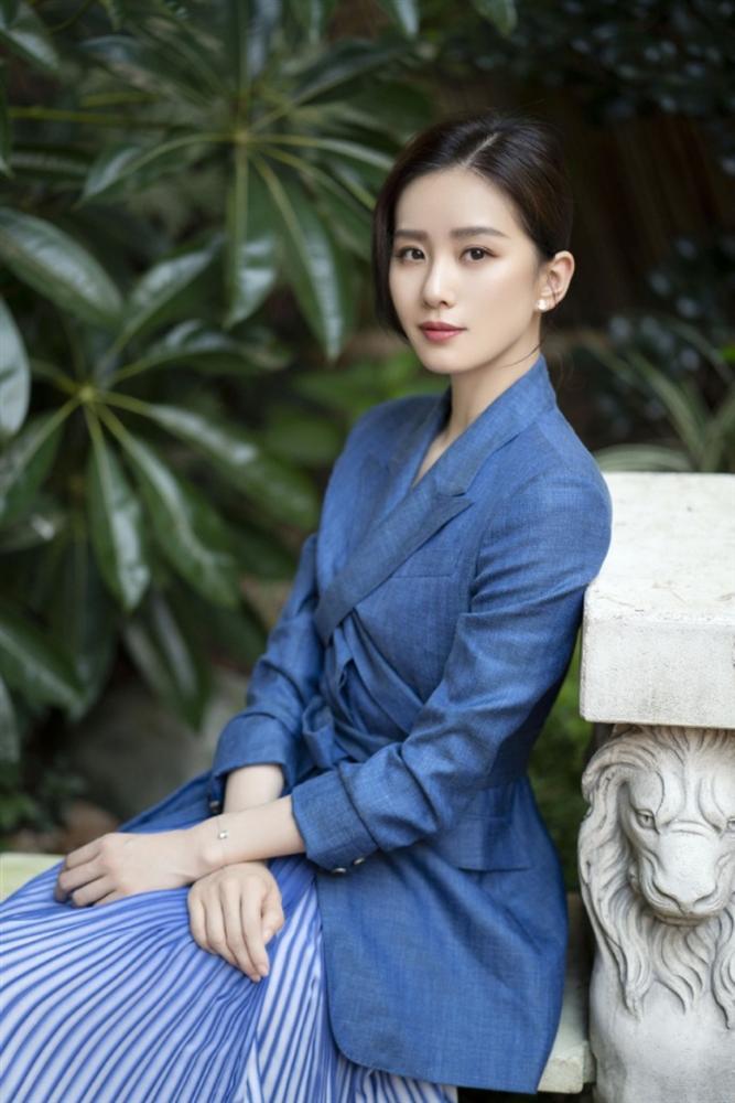 Cùng nói về nhân vật của mình trong phim nhưng Lưu Thi Thi được khen có EQ cao và khiêm tốn hơn hẳn Triệu Lộ Tư-9