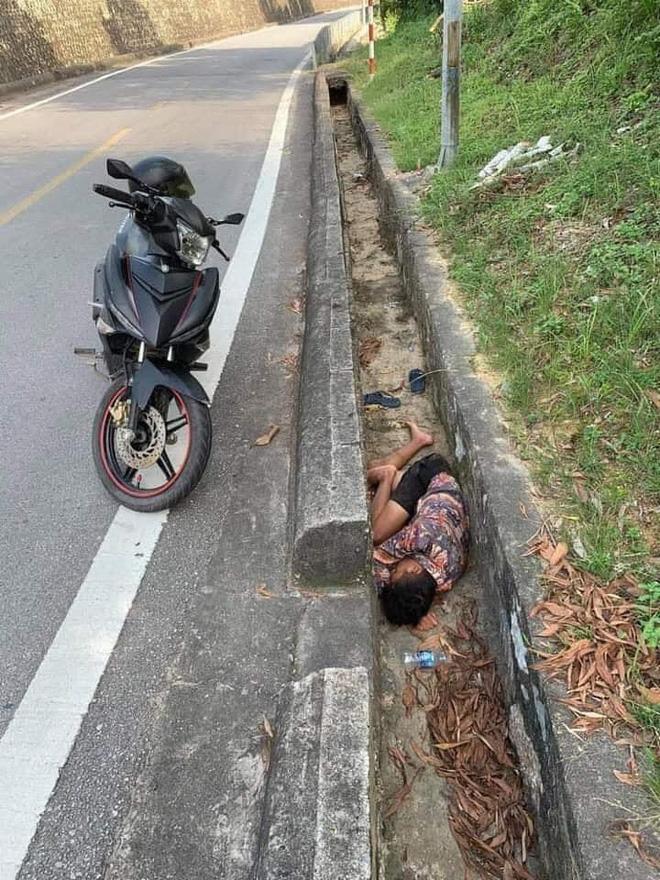 Uống rượu quá say, cô gái trẻ làm cả chuyện ấy với cột điện-2