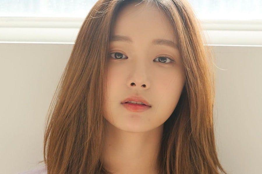 Yeonwoo đăng tải trên Instagram lời cảnh cáo sau khi bị một fan cuồng liên tục làm phiền. Người này thậm chí dọa sẽ đến nhà và gặp Yeonwoo. Nữ diễn viên cho biết sẽ báo cảnh sát nếu sự việc thêm nghiêm trọng.