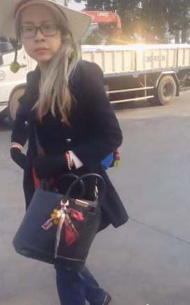 Thánh quỵt Bella tiếp tục bùng tiền taxi, lôi ví không 1 xu nói: Có 40k, có phải em kẹt xỉn với anh đâu-2