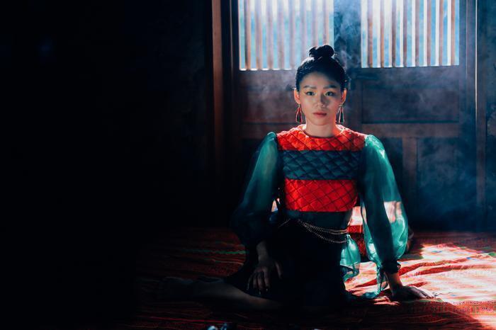 MV mới của Hương Ly gây xôn xao vì nghi án vay mượn ý tưởng Chi Pu, nhạc thì na ná Jack?-11