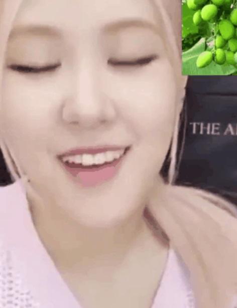 Phản ứng thèm thuồng cưng xỉu của Rosé khi được fan đem… xoài chua ra mời ăn, nhìn cách diễn tả là biết mê lắm rồi-4