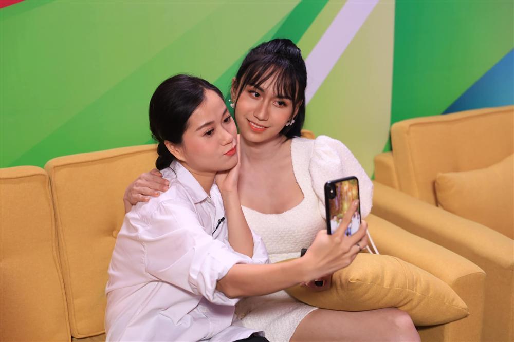 Ca sĩ chuyển giới Lynk Lee ra sao khi đọ sắc dàn mỹ nhân Việt?-10