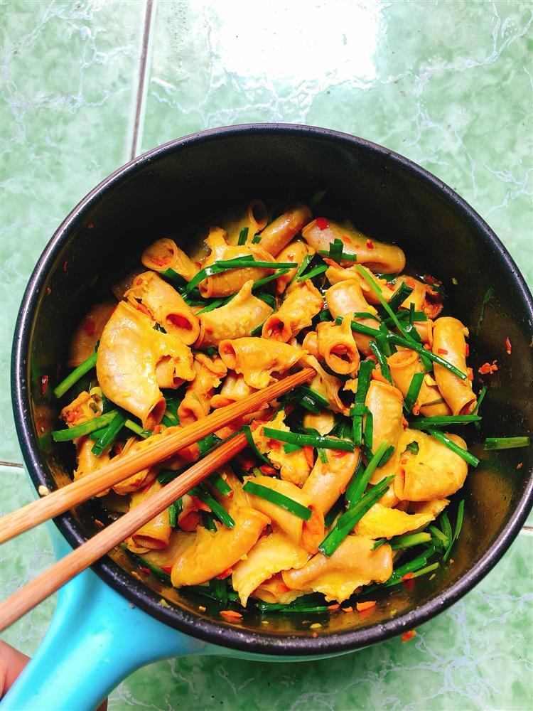 Chàng 9X nấu 1001 món ngon chỉ nhờ một chiếc nồi khiến chị em thi nhau vào nhận người quen-4