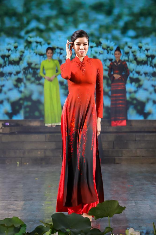 NTK Vũ Thảo Giang trình diễn BST Sắc Hoa tại Lễ hội áo dài TP.HCM-1