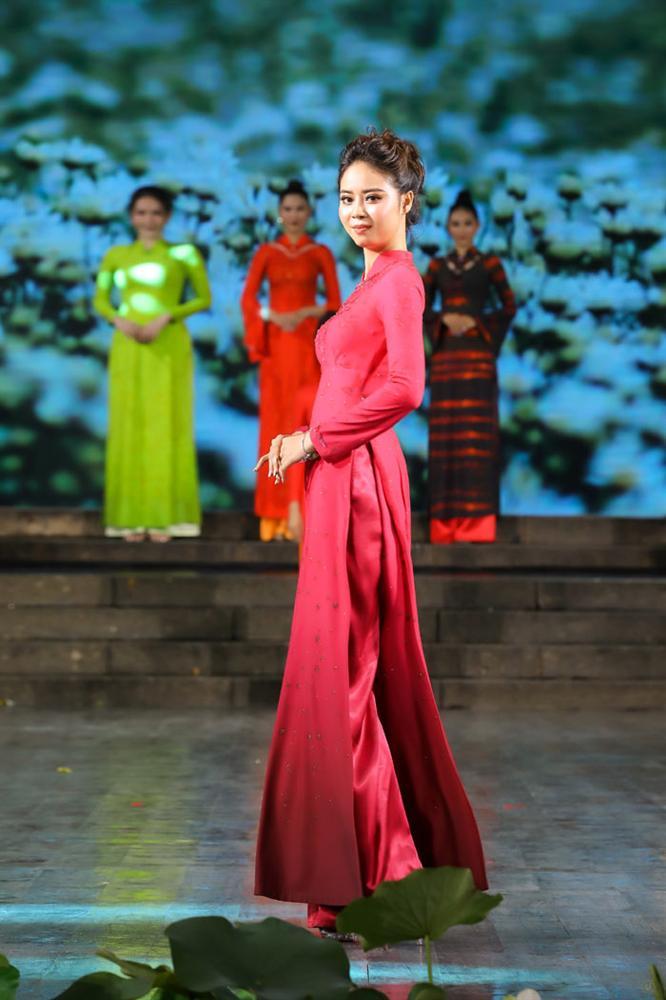 NTK Vũ Thảo Giang trình diễn BST Sắc Hoa&nbsp;tại Lễ hội áo dài TP.HCM-4