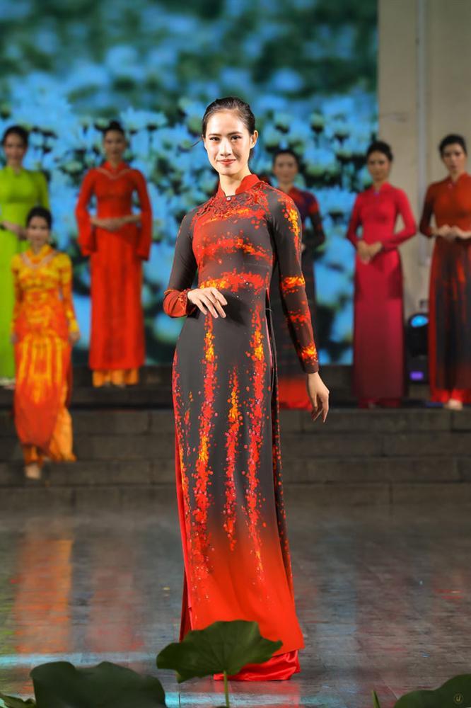 NTK Vũ Thảo Giang trình diễn BST Sắc Hoa tại Lễ hội áo dài TP.HCM-5