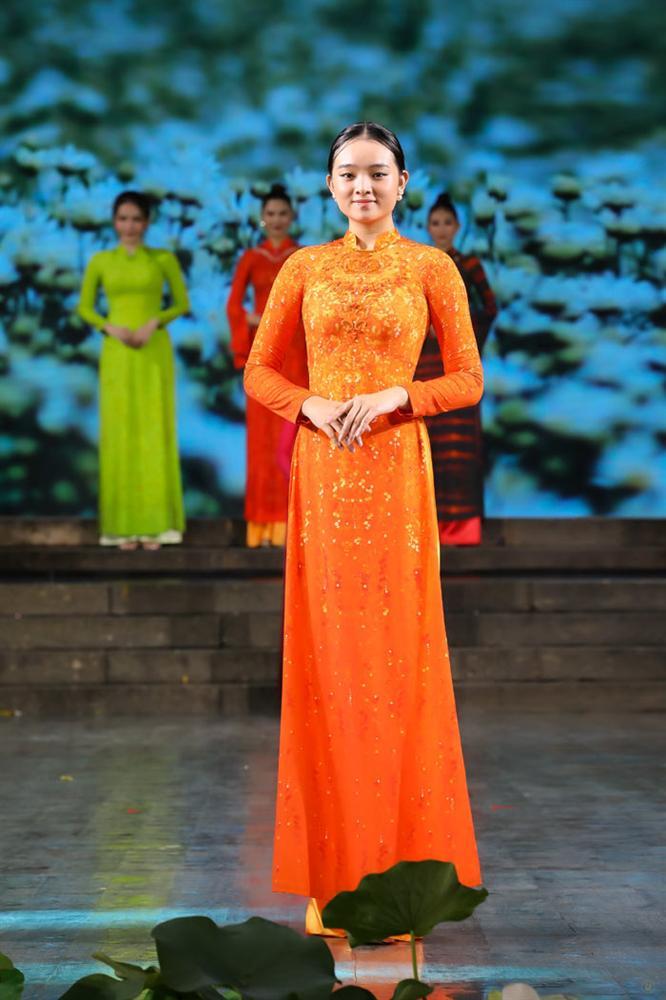 NTK Vũ Thảo Giang trình diễn BST Sắc Hoa&nbsp;tại Lễ hội áo dài TP.HCM-6