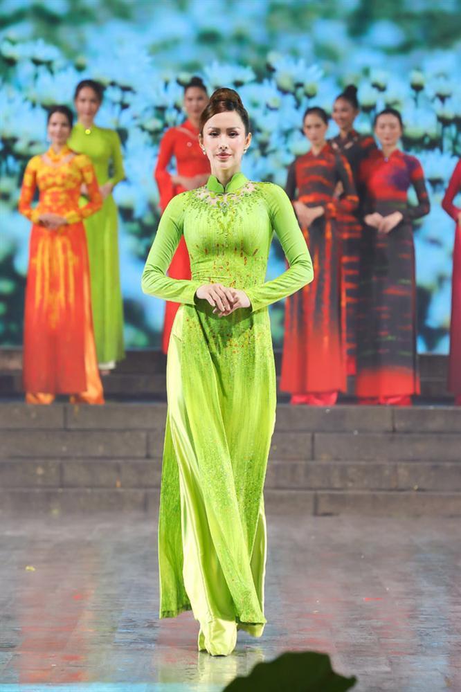NTK Vũ Thảo Giang trình diễn BST Sắc Hoa tại Lễ hội áo dài TP.HCM-7